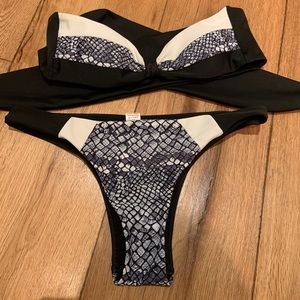 Snake print strapless bikini